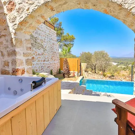 Elegant 2br Stone Retreat With Private Pool *